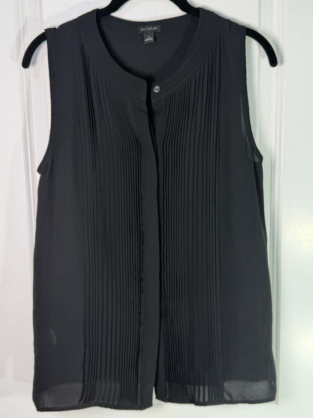 Ann Taylor Black Sleeveless Pleated Split-Neck Blouse Size S